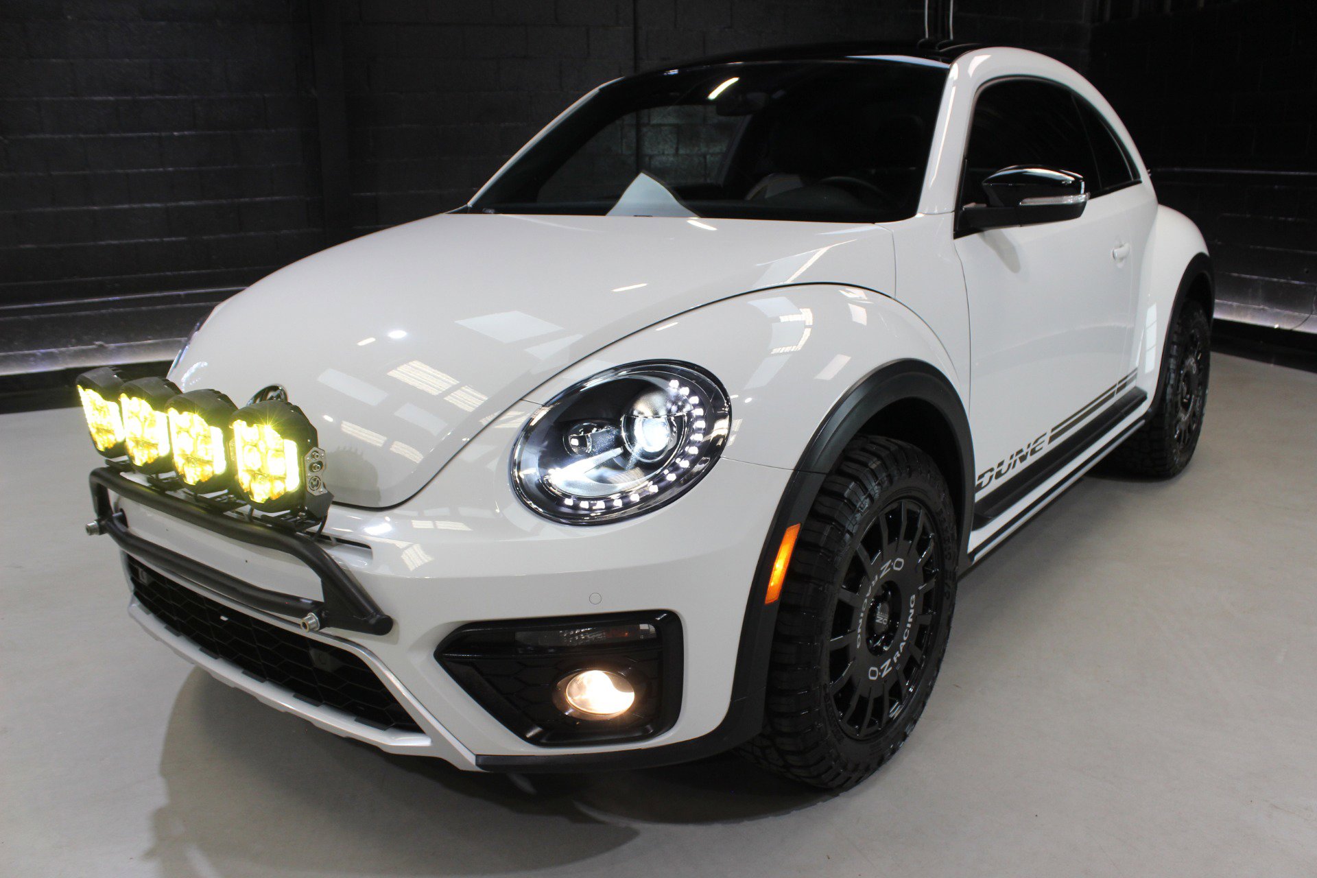 Used 2017 Volkswagen Beetle 1.8T Dune w/ Dune Technology Package FWD image 8