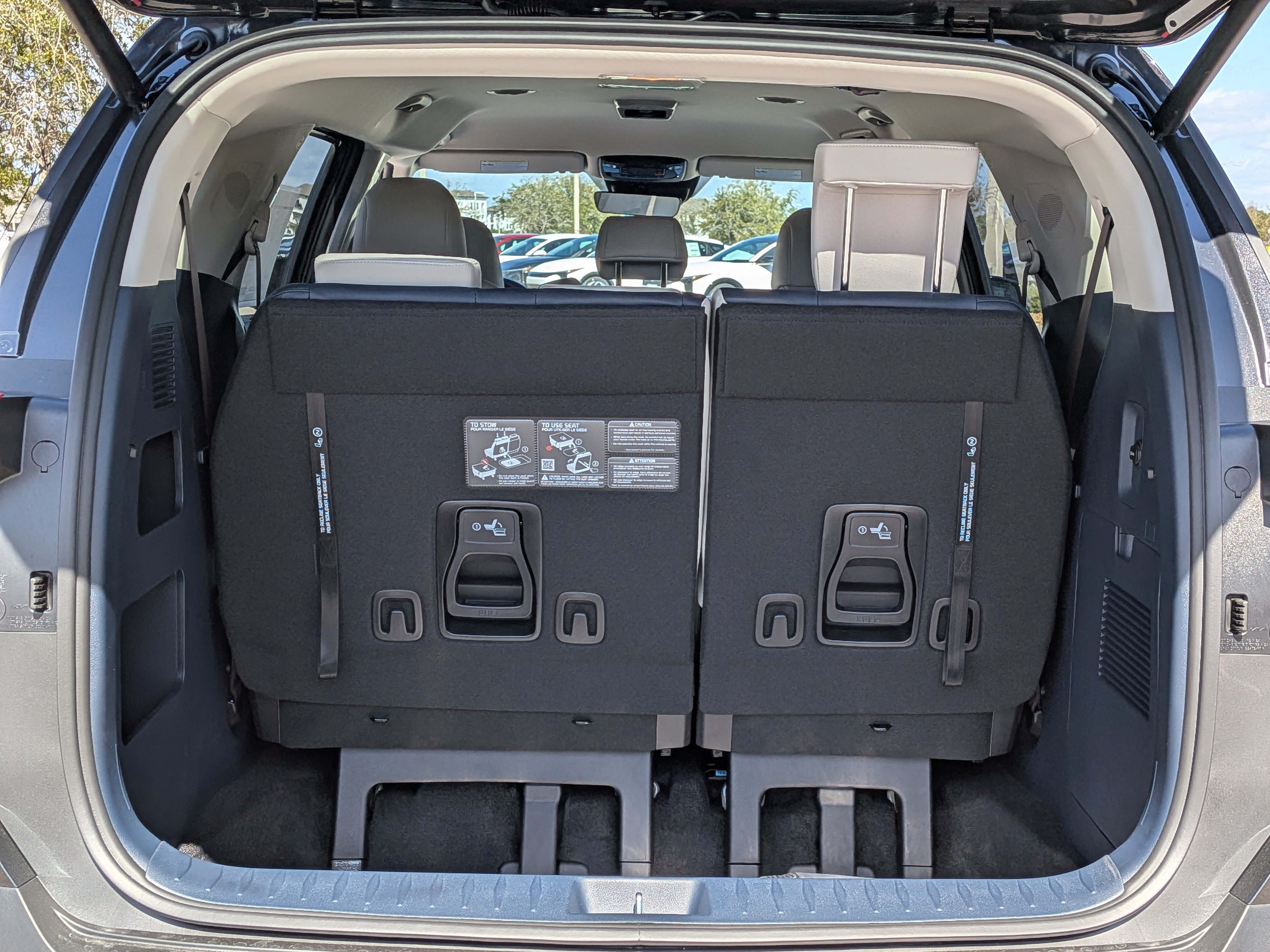 New 2026 Kia Carnival EX FWD image 13