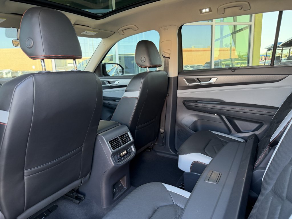Used 2024 Volkswagen Atlas Peak Edition SEL AWD/4WD image 38