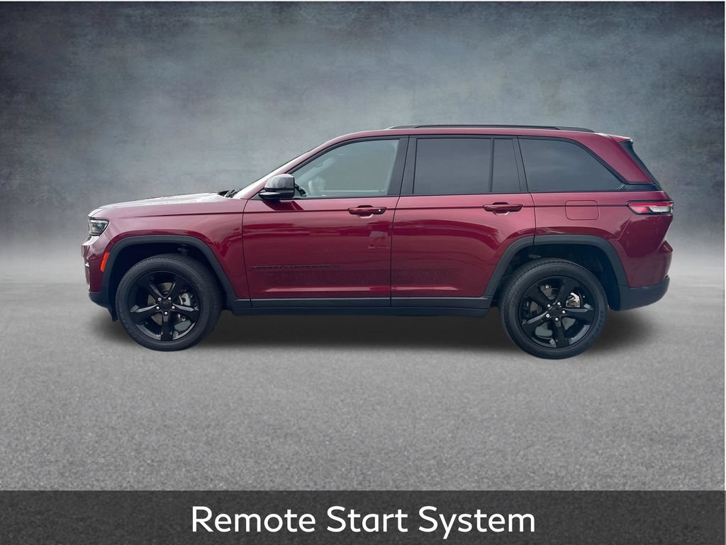 Used 2024 Jeep Grand Cherokee Altitude AWD/4WD image 5