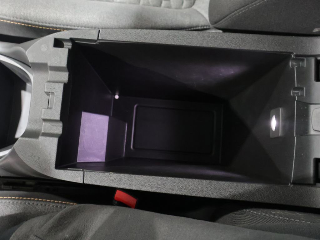 Used 2019 Chevrolet Equinox LT w/ Driver Convenience Package image 34