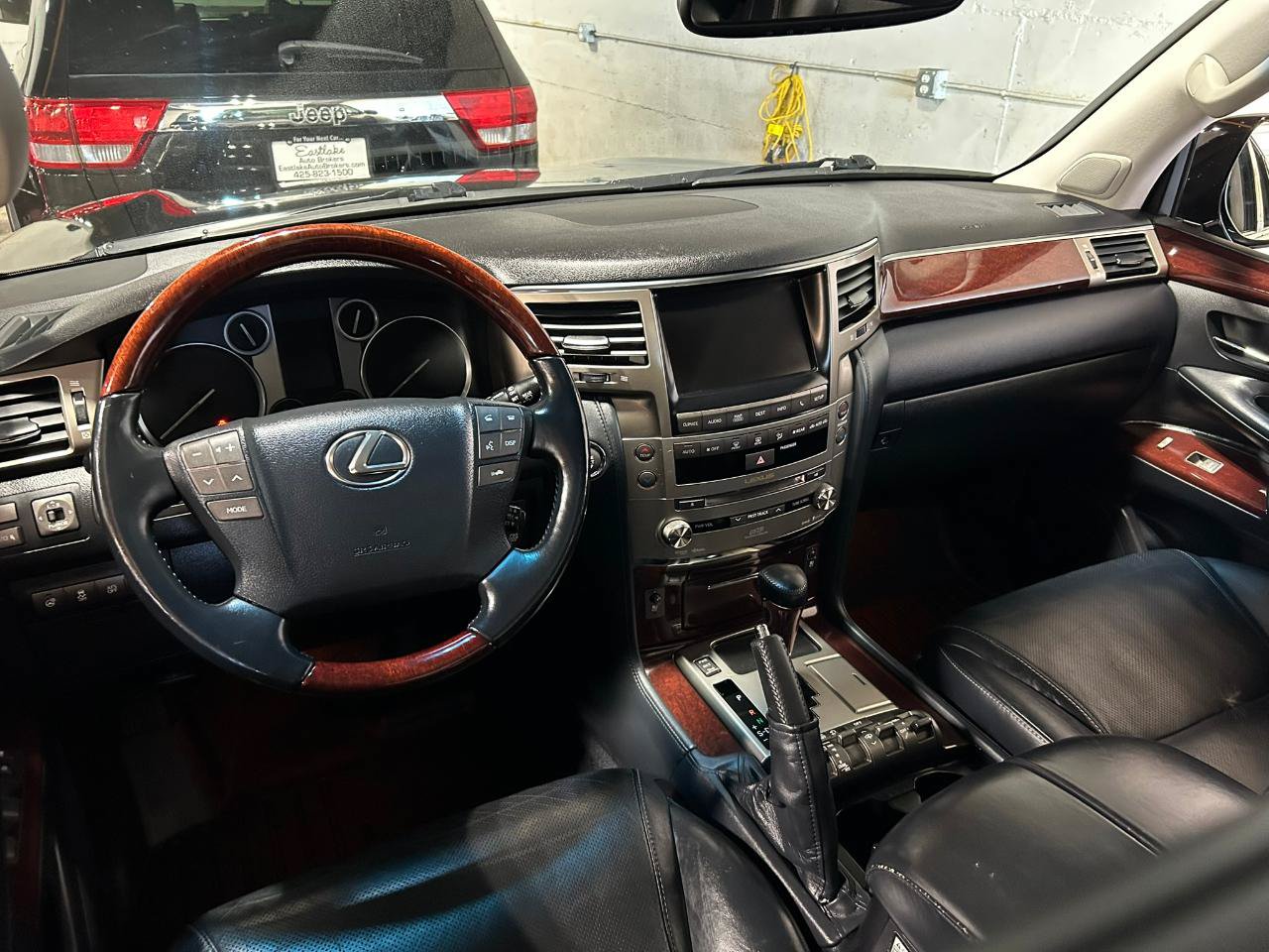 Used 2014 Lexus LX 570 4WD image 16