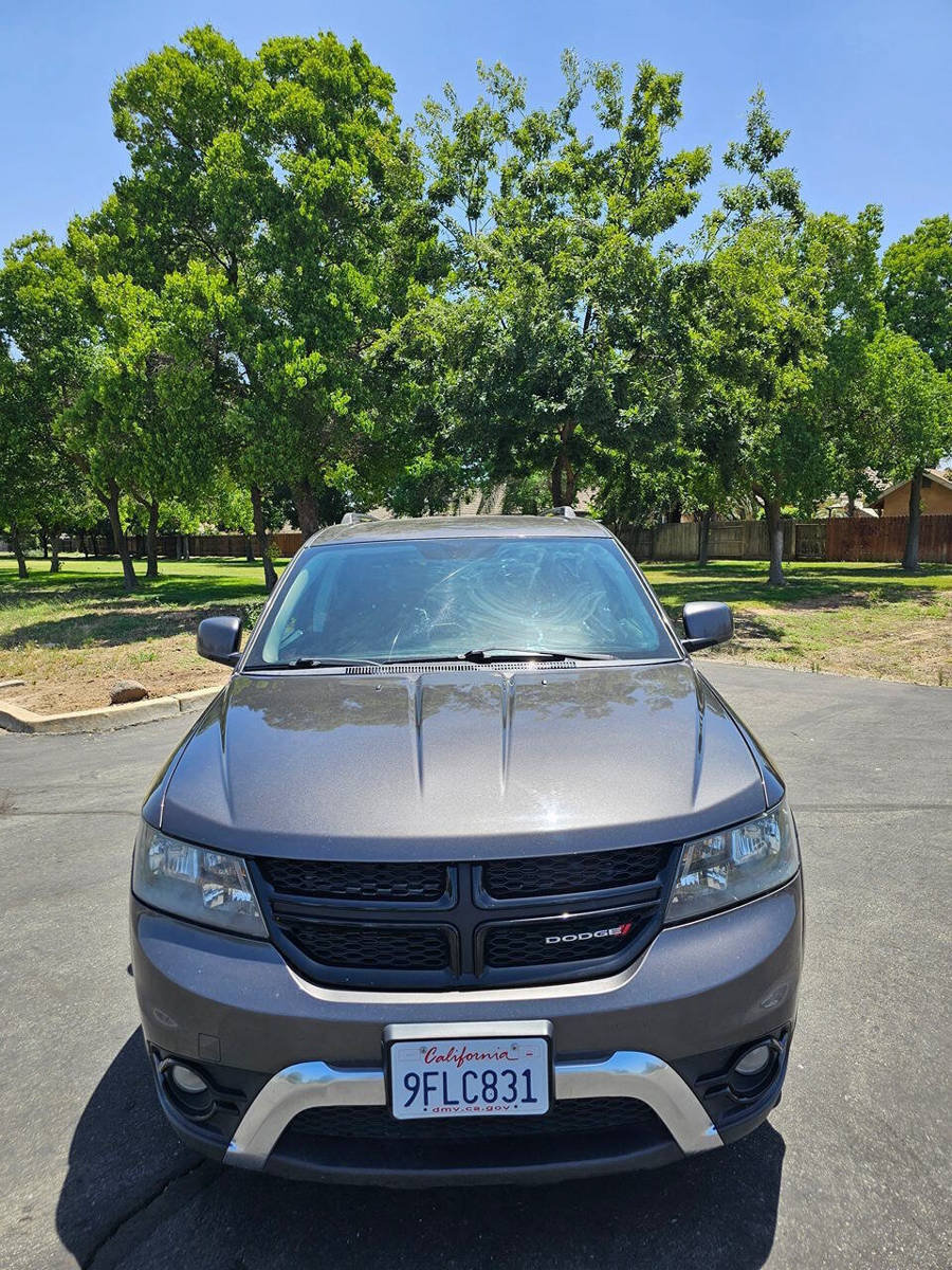Used 2017 Dodge Journey Crossroad FWD image 3