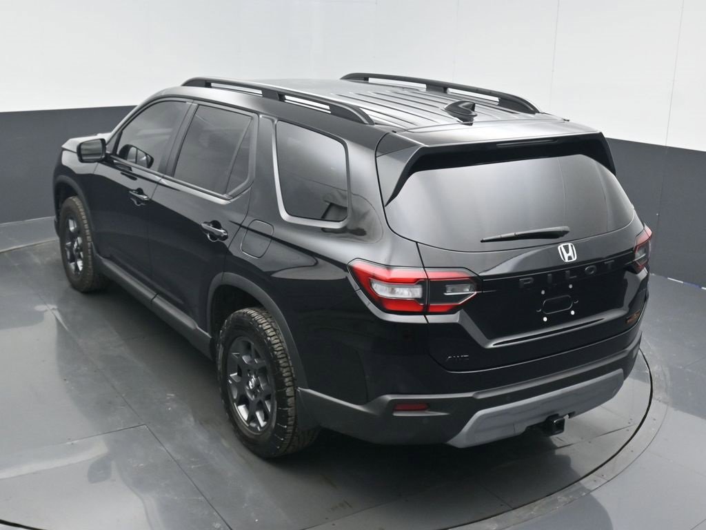 Used 2025 Honda Pilot TrailSport image 18