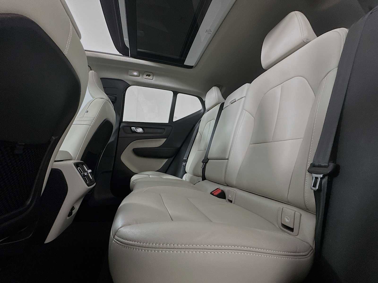 Used 2023 Volvo XC40 B5 Plus w/ Driver Assist Package image 23