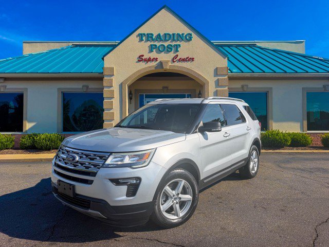 Used 2019 Ford Explorer XLT w/ Equipment Group 201A FWD image 2