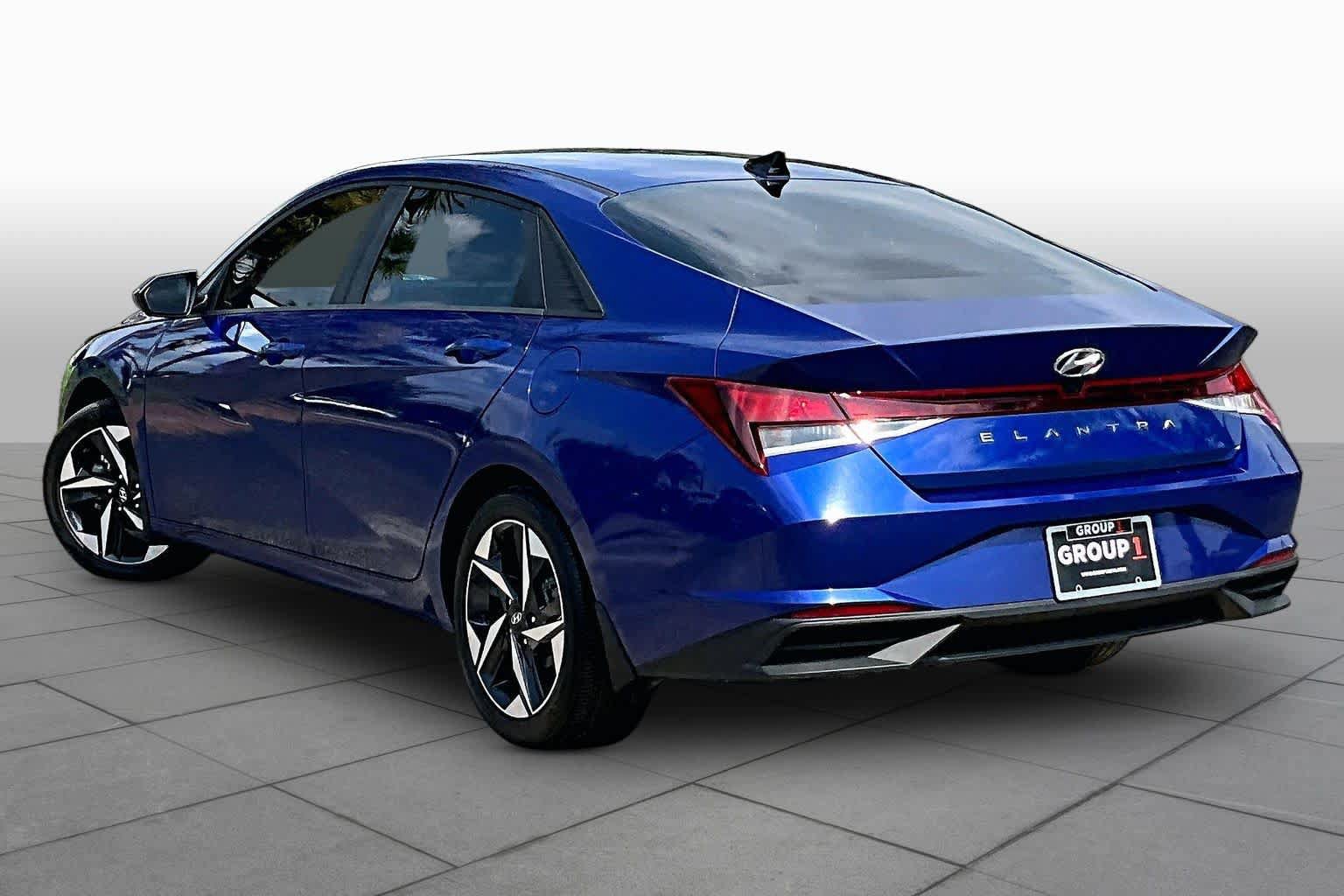 Used 2023 Hyundai Elantra SEL w/ Convenience Package FWD image 11