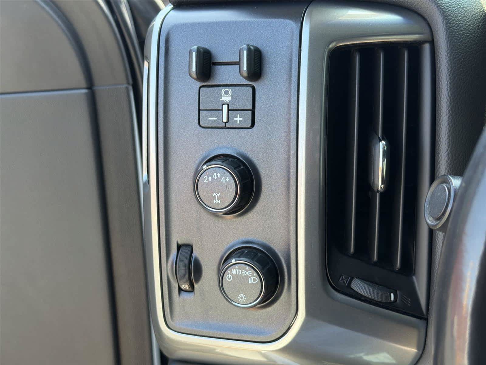 Used 2019 Chevrolet Silverado 2500 LT AWD/4WD image 38