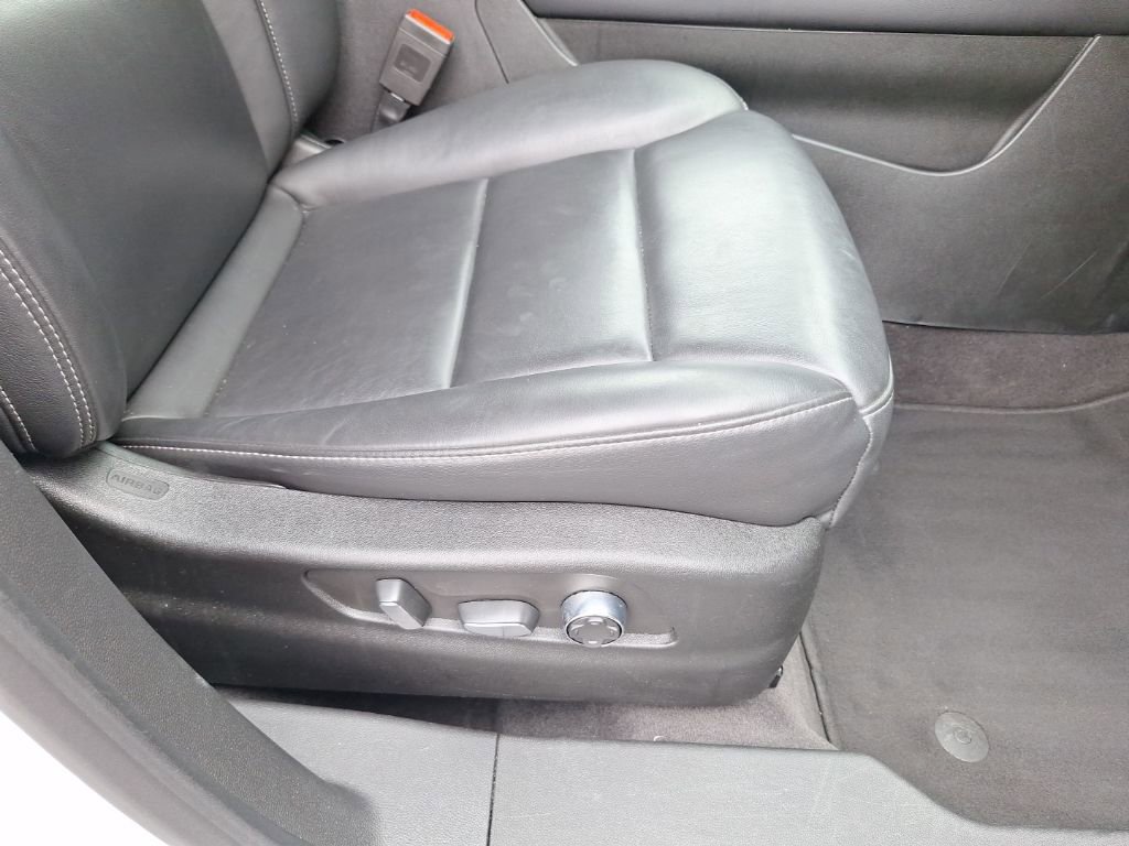 Used 2024 Cadillac XT4 Premium Luxury image 16