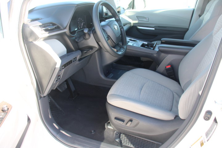 Certified 2024 Toyota Sienna LE FWD image 11