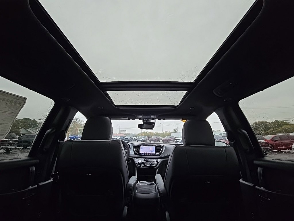 New 2026 Chrysler Pacifica Limited w/ S Appearance Package image 22