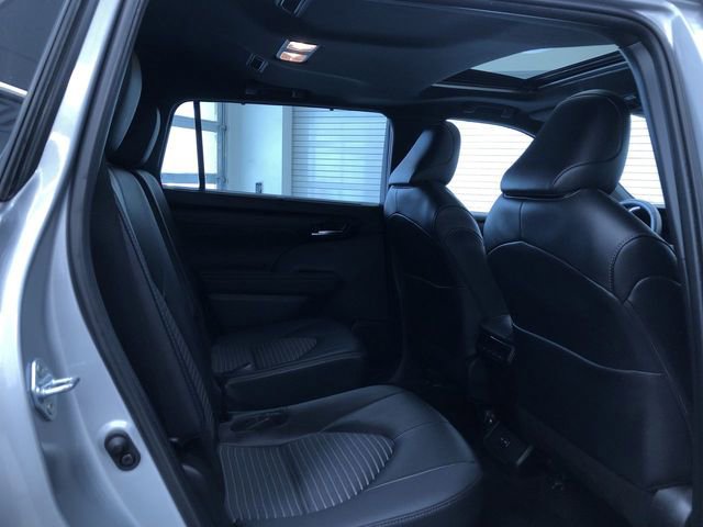 Certified 2025 Toyota Highlander XSE image 18