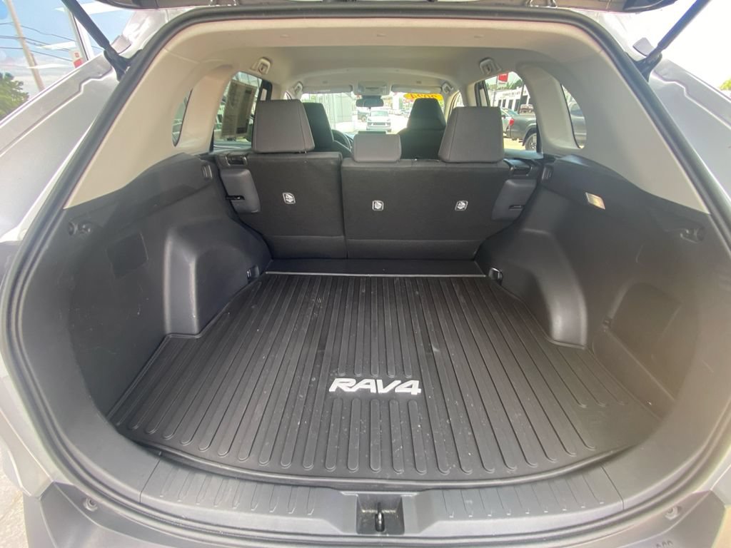 Used 2024 Toyota RAV4 LE AWD/4WD image 30