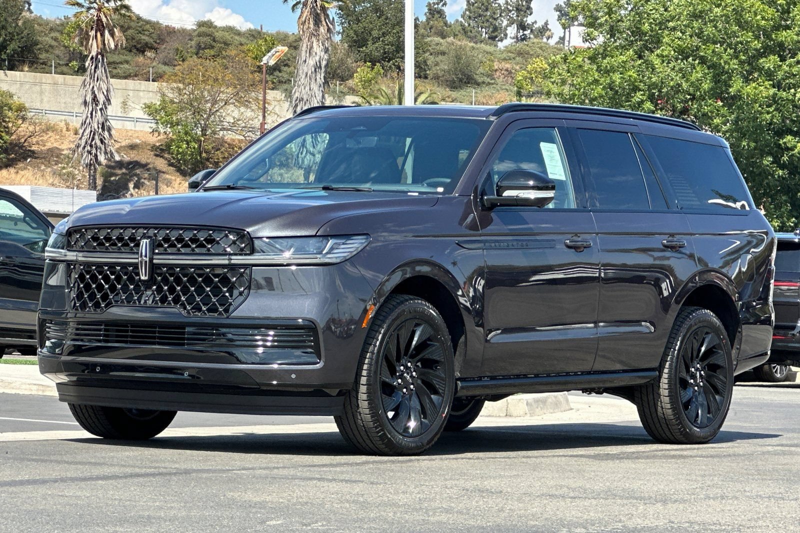 New 2026 Lincoln Navigator Reserve w/ Jet Appearance Package AWD/4WD image 7