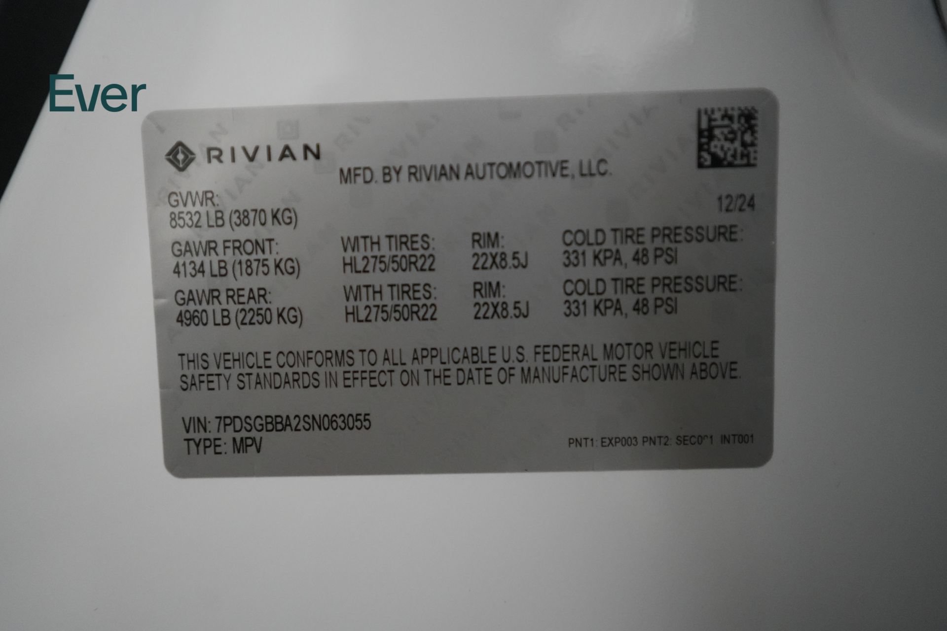 Used 2025 Rivian R1S Adventure AWD/4WD image 32