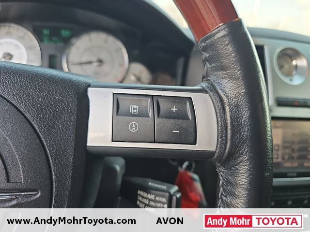 Used 2009 Chrysler 300 C w/ Luxury Group II image 16