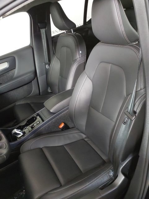 Used 2025 Volvo XC40 B5 Plus AWD/4WD image 13