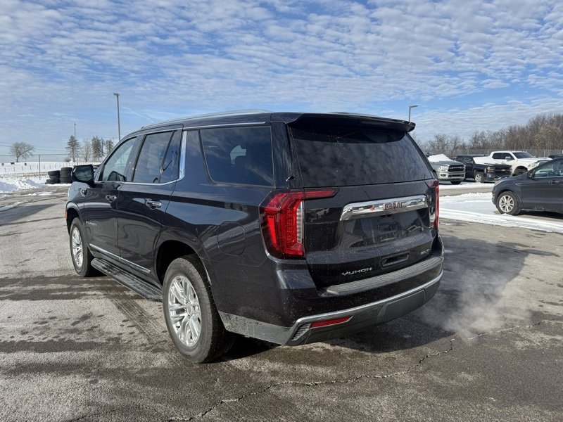 Used 2024 GMC Yukon SLT w/ SLT Premium Package image 8