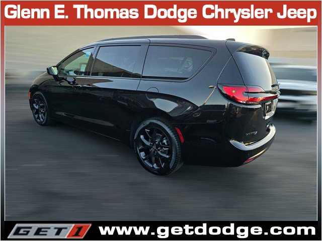 New 2026 Chrysler Pacifica Select w/ S Appearance Package FWD image 4