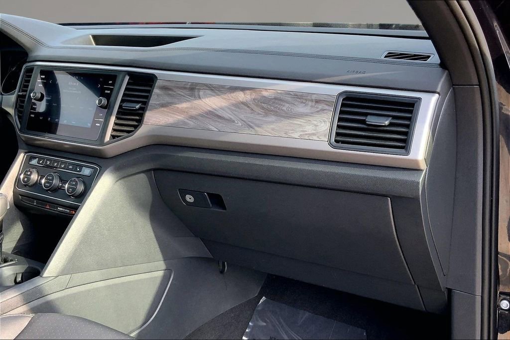 Used 2020 Volkswagen Atlas Cross Sport SE w/ Towing Package image 17