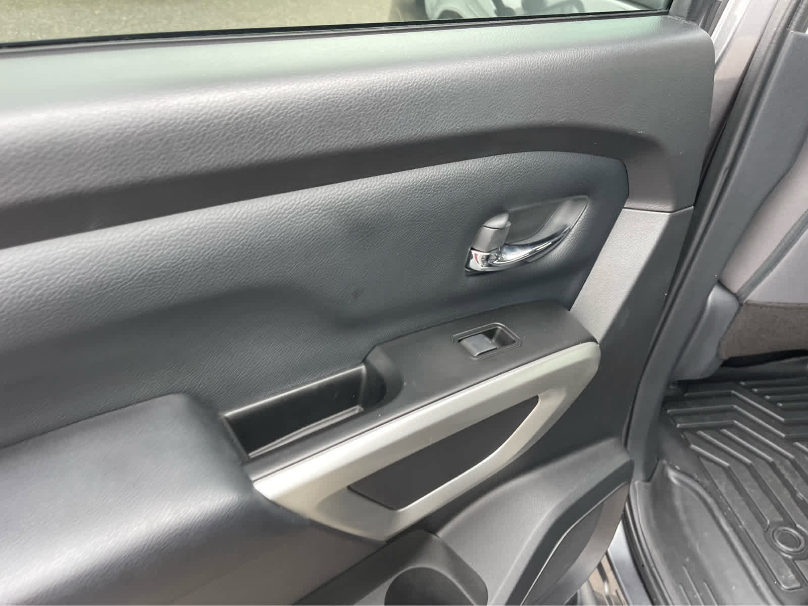Used 2023 Nissan Titan SV w/ SV Convenience Package RWD image 20