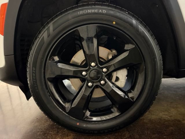 Used 2023 Jeep Grand Cherokee Limited w/ Black Appearance Package AWD/4WD image 10