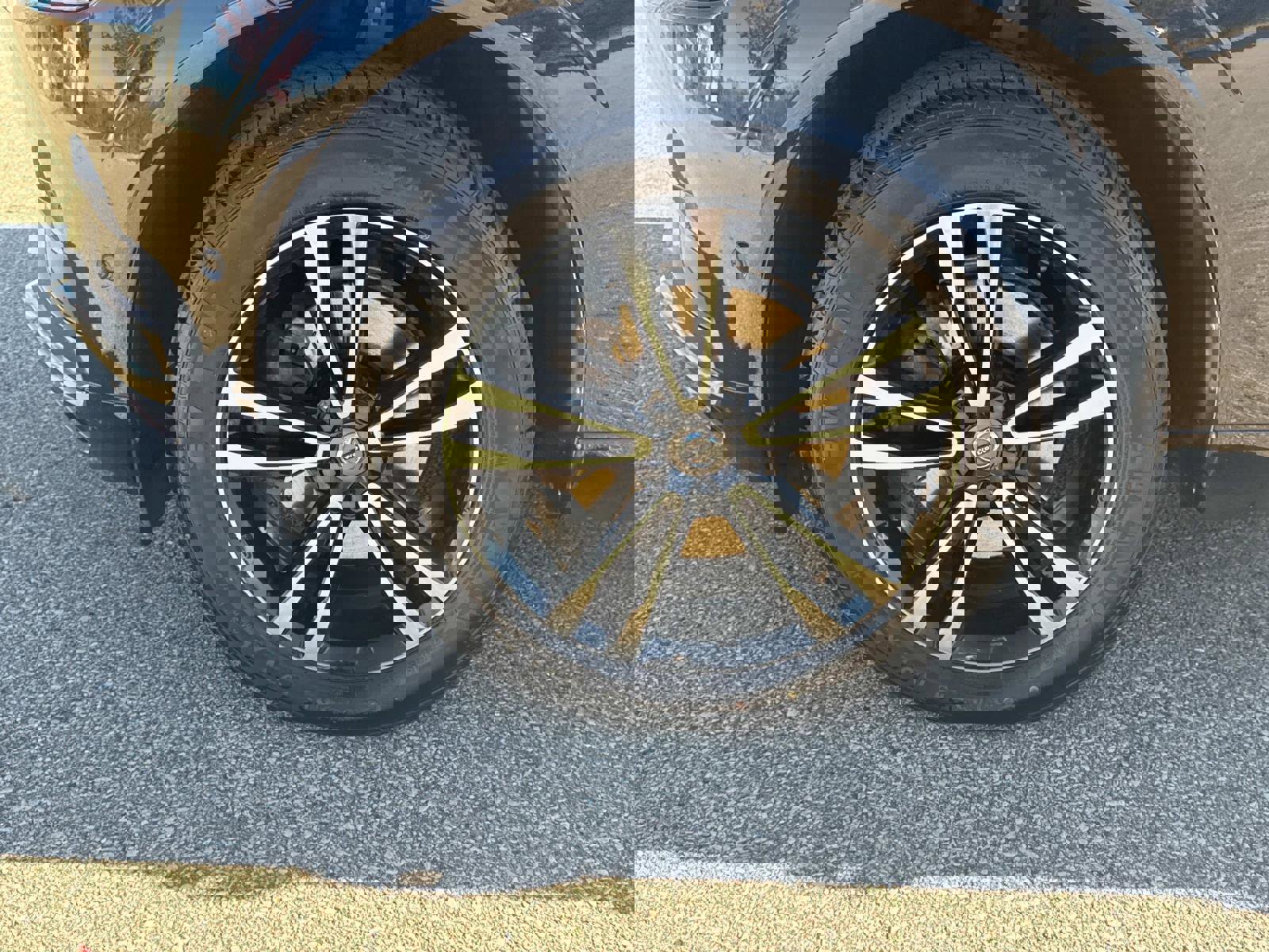 Used 2019 Volvo XC60 T5 Momentum w/ Premium Package image 10