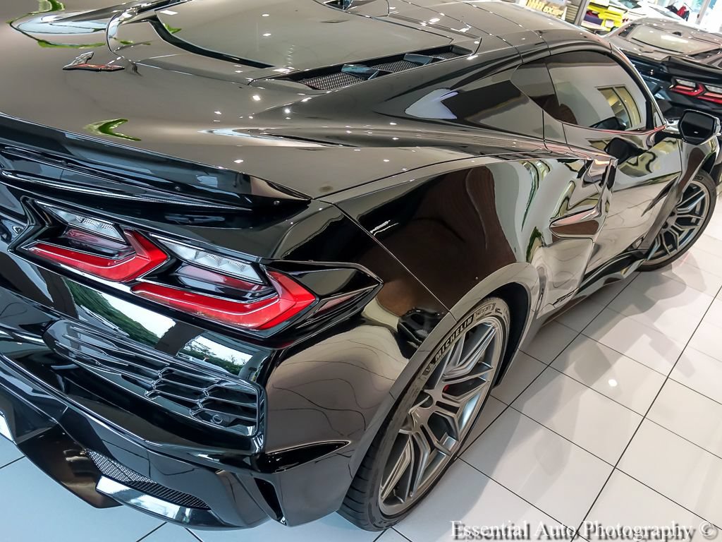 Used 2025 Chevrolet Corvette Z06 w/ Stealth Interior Trim Package RWD image 8