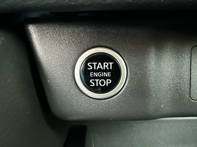 Used 2023 Nissan Rogue S image 31