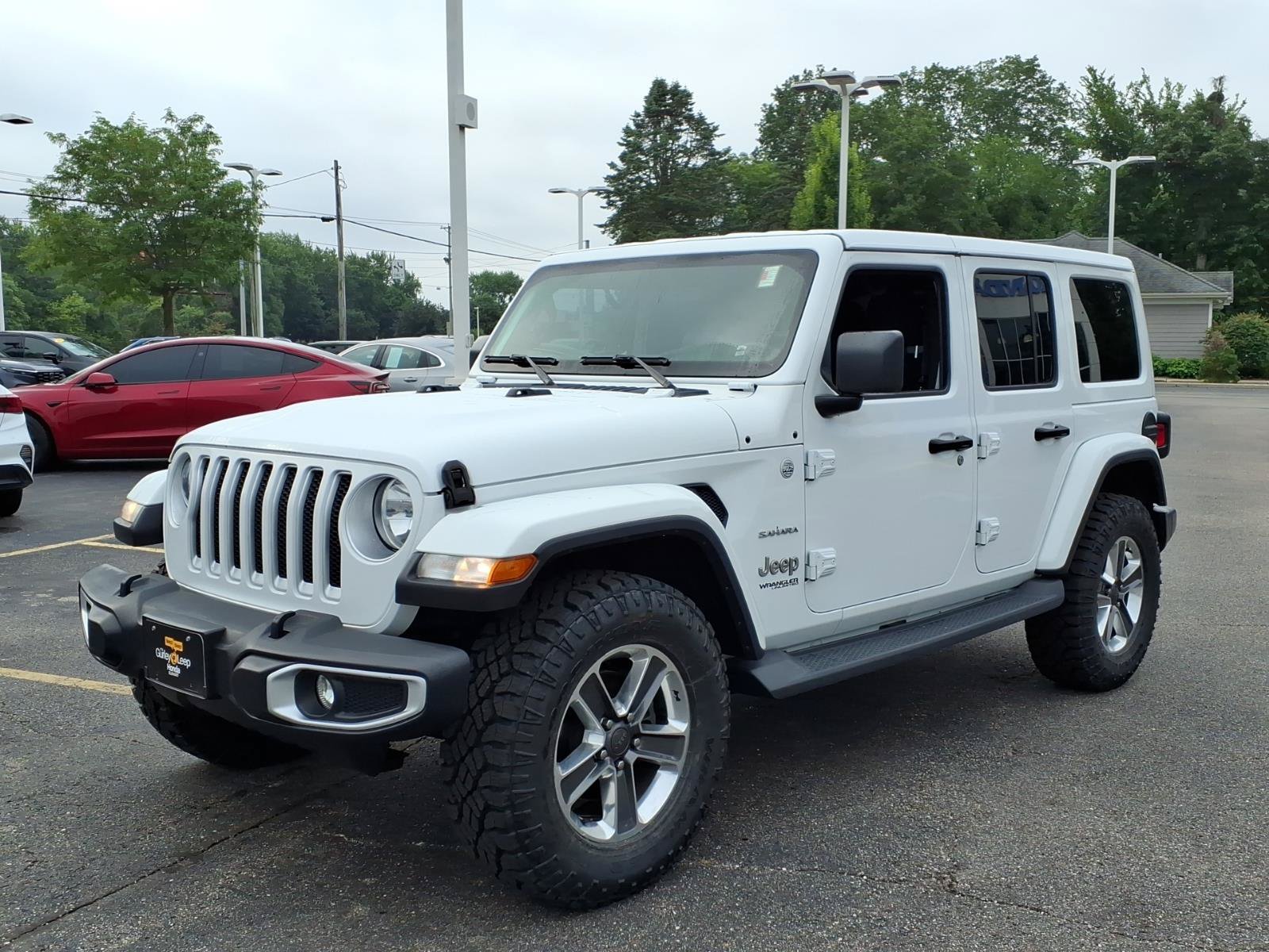 Used 2019 Jeep Wrangler Unlimited Sahara w/ Uconnect 4C Nav & Sound Group AWD/4WD image 3