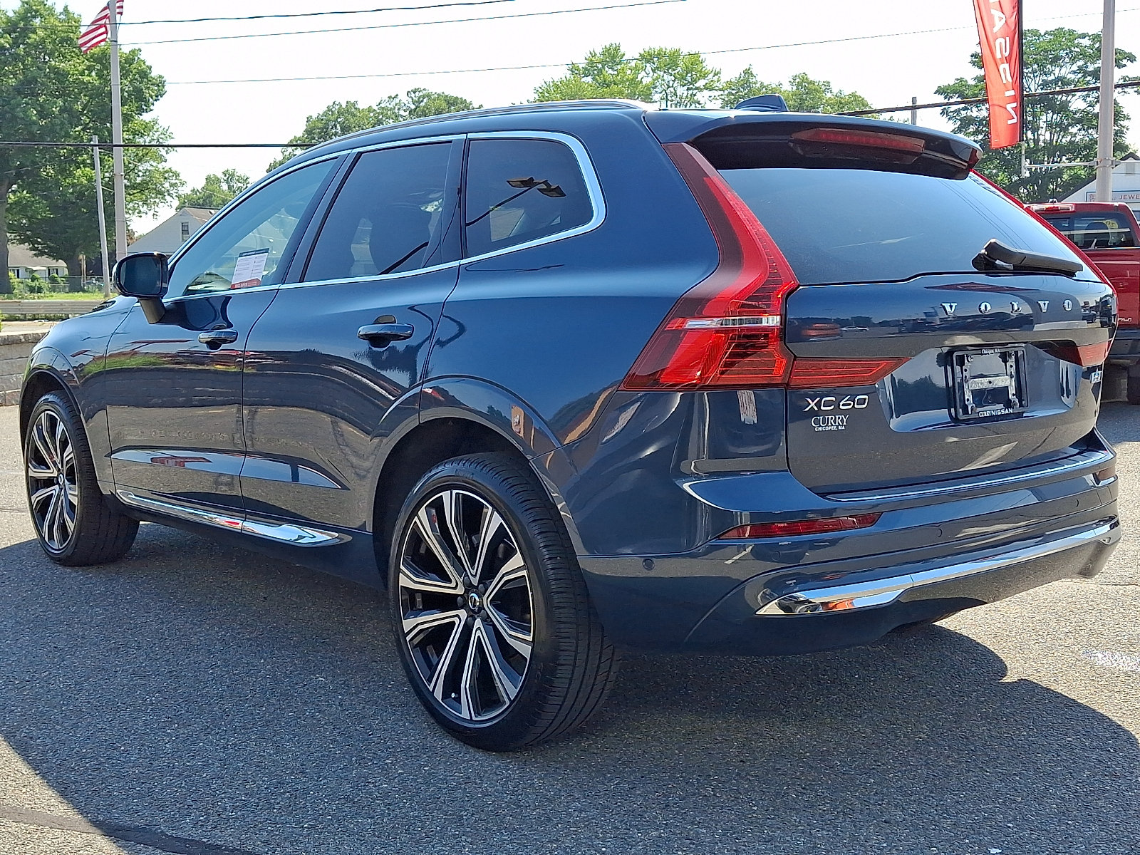 Used 2023 Volvo XC60 B5 Ultimate w/ Climate Package AWD/4WD image 4