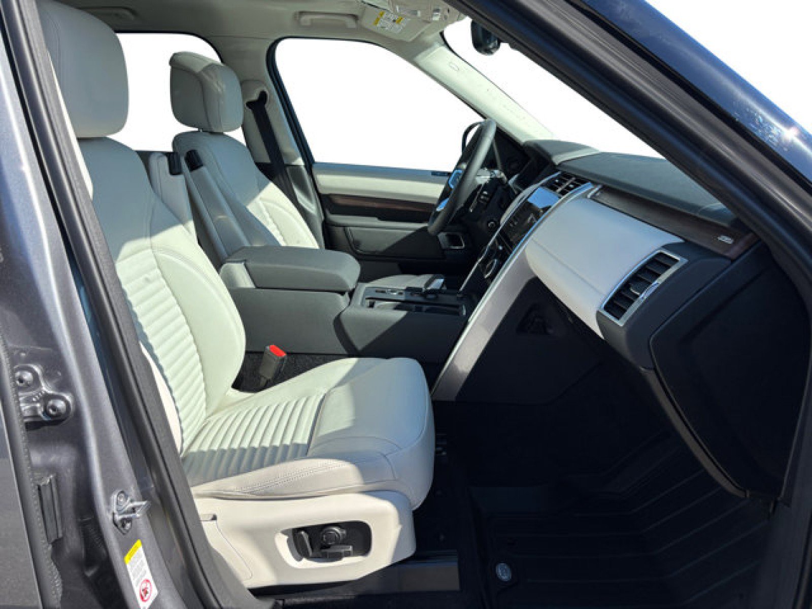 New 2025 Land Rover Discovery S image 20