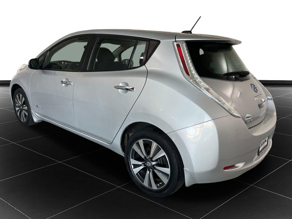 Used 2017 Nissan Leaf SV image 3
