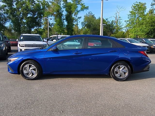 Certified 2025 Hyundai Elantra SE FWD image 8