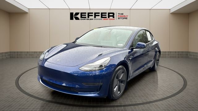 Used 2023 Tesla Model 3 Standard Range image 1