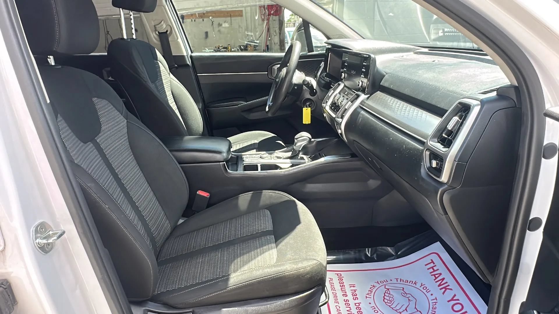 Used 2022 Kia Sorento LX AWD/4WD image 16