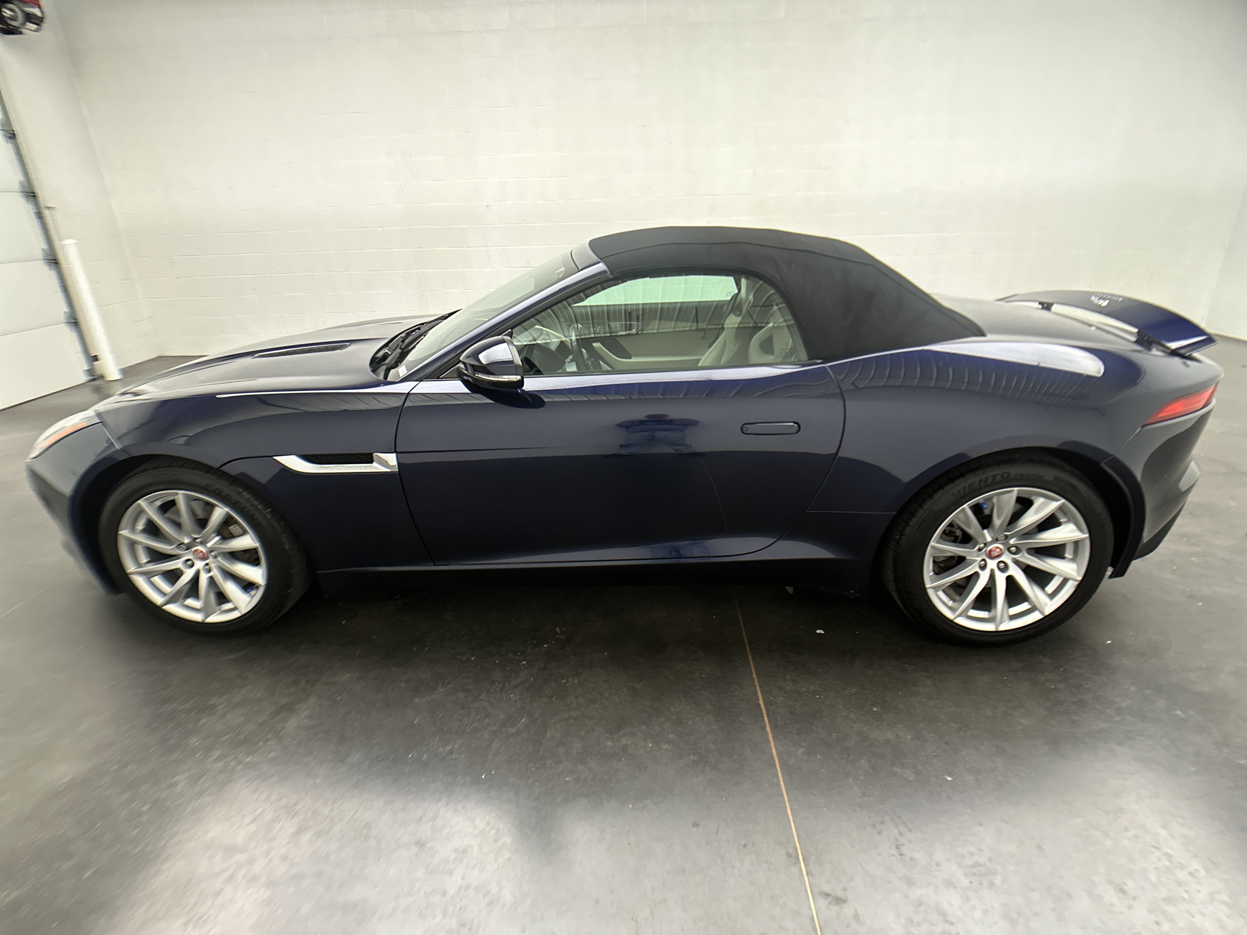 Used 2016 Jaguar F-TYPE Convertible RWD image 5
