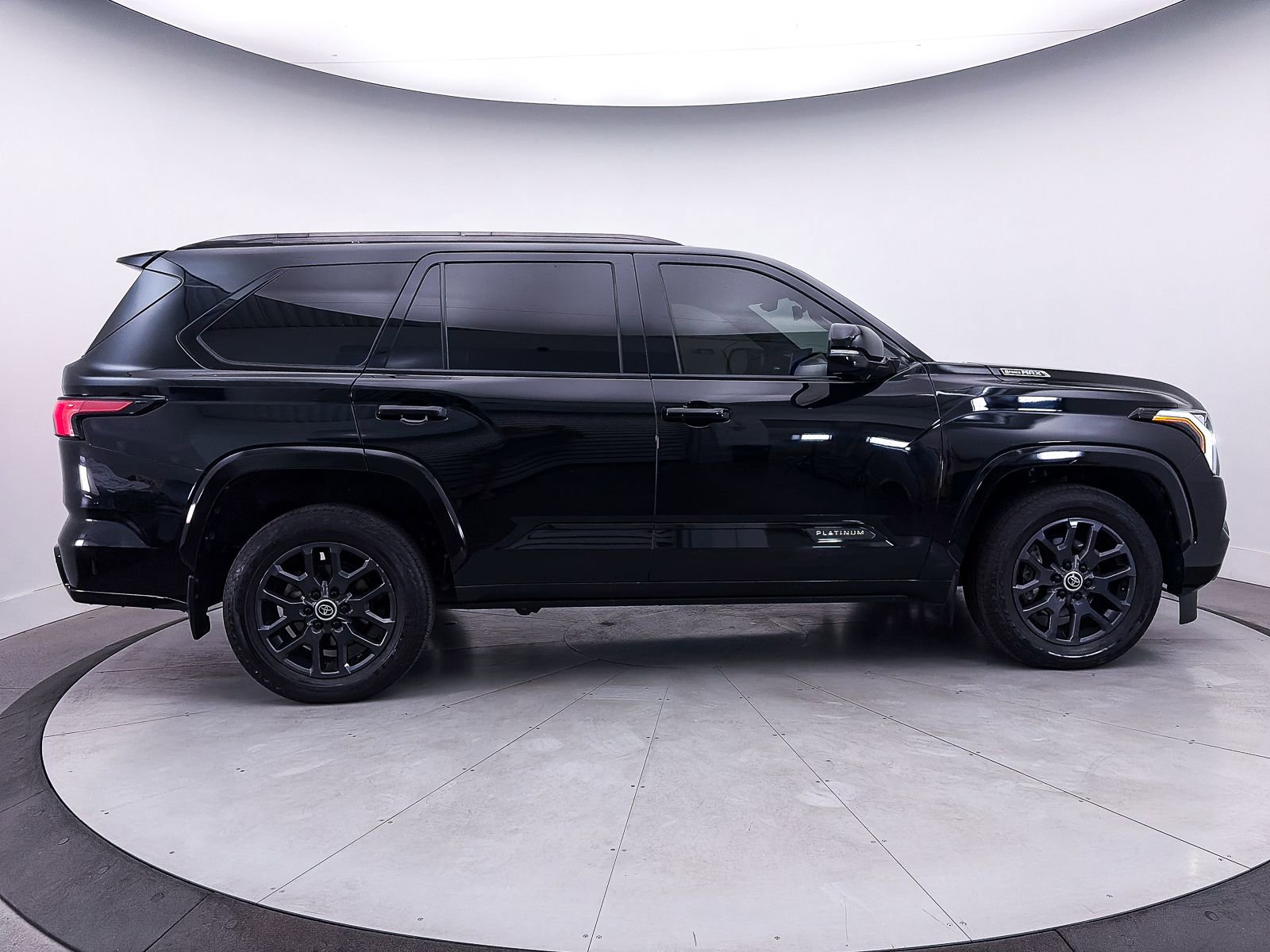 Used 2024 Toyota Sequoia Platinum AWD/4WD image 45
