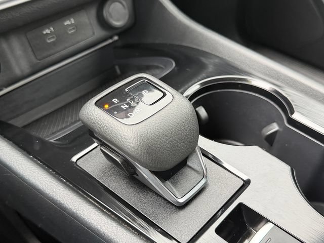 Used 2024 Nissan Rogue S AWD/4WD image 25