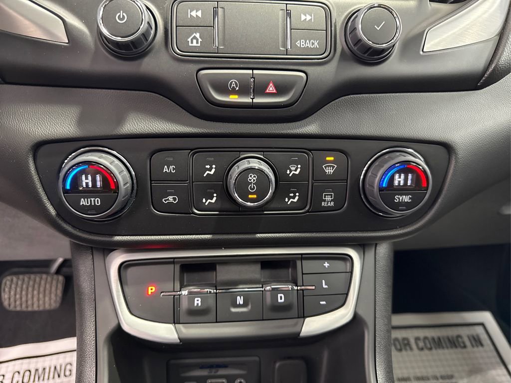 Used 2022 GMC Terrain SLT image 31