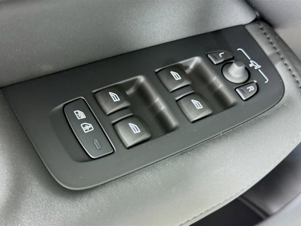 New 2026 Volvo XC60 B5 Core image 18