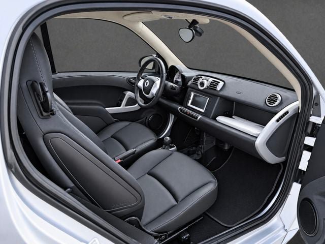 Used 2015 smart fortwo Coupe RWD image 9