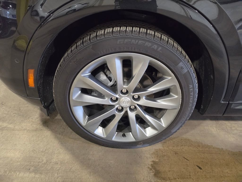 Used 2021 Buick Envision Avenir w/ Technology Package II FWD image 3