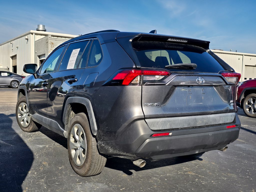 Used 2021 Toyota RAV4 LE AWD/4WD image 5