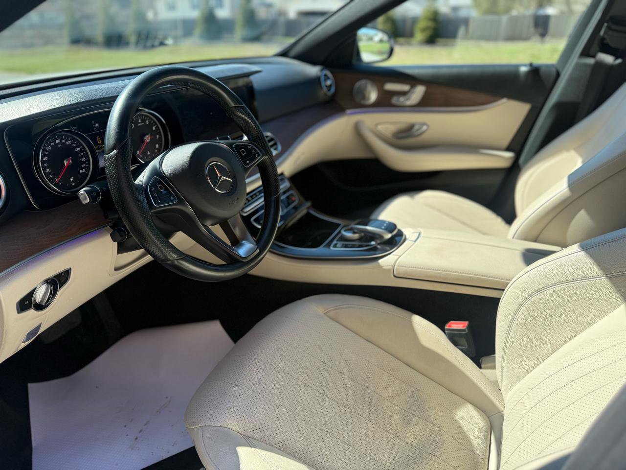 Used 2017 Mercedes-Benz E 300 4MATIC image 30