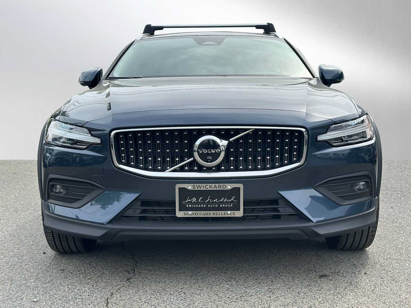 Used 2026 Volvo V60 B5 Cross Country Plus w/ Climate Package AWD/4WD image 8