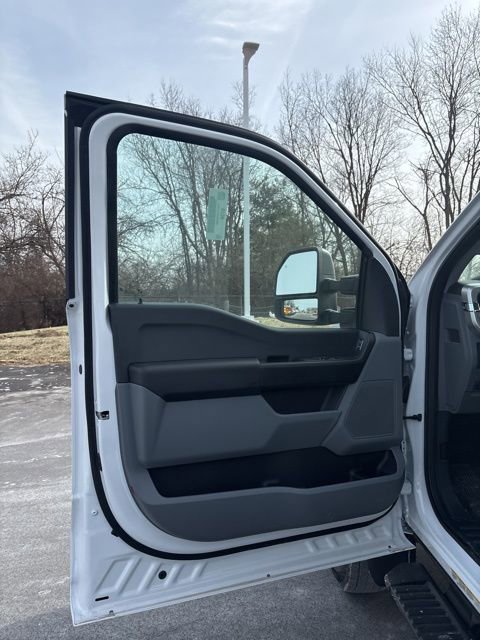 New 2025 Ford F450 XL w/ XL Chrome Package image 24