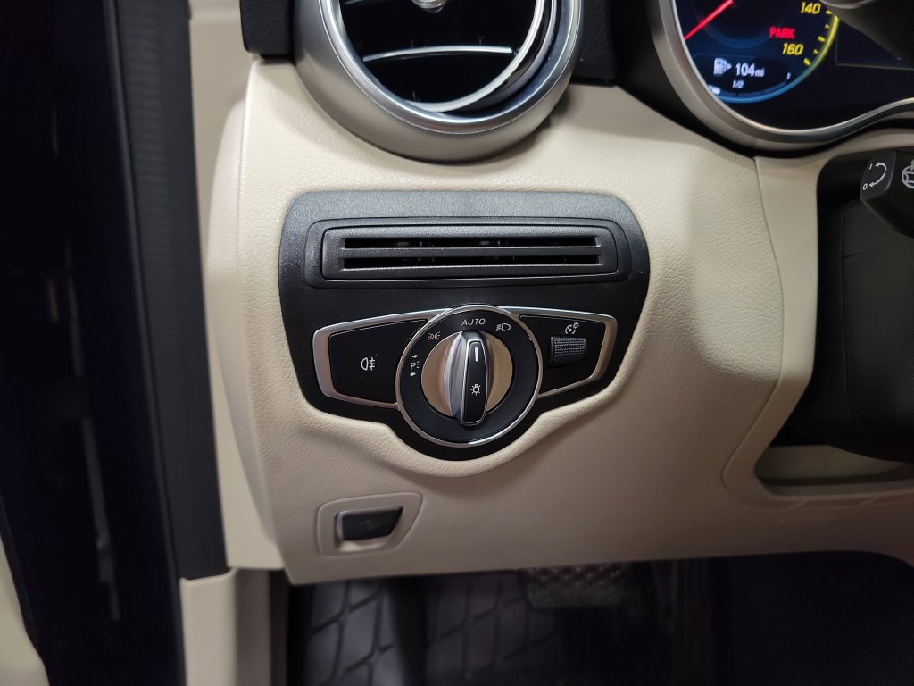 Used 2022 Mercedes-Benz GLC 300 4MATIC image 23