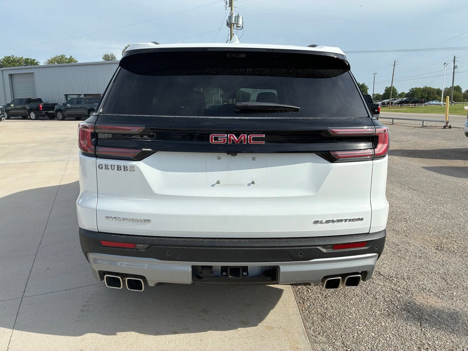 Used 2026 GMC Acadia Elevation w/ Elevation Premium Package FWD image 12