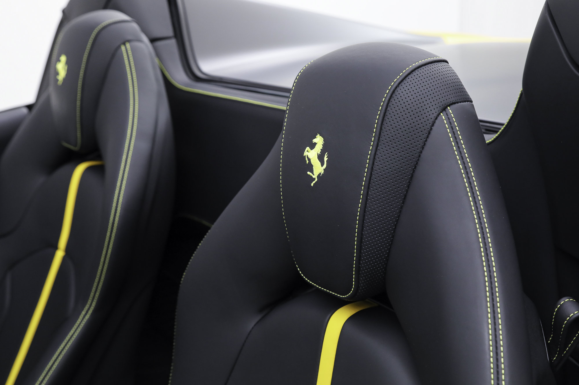 Certified 2022 Ferrari F8 Tributo RWD image 39